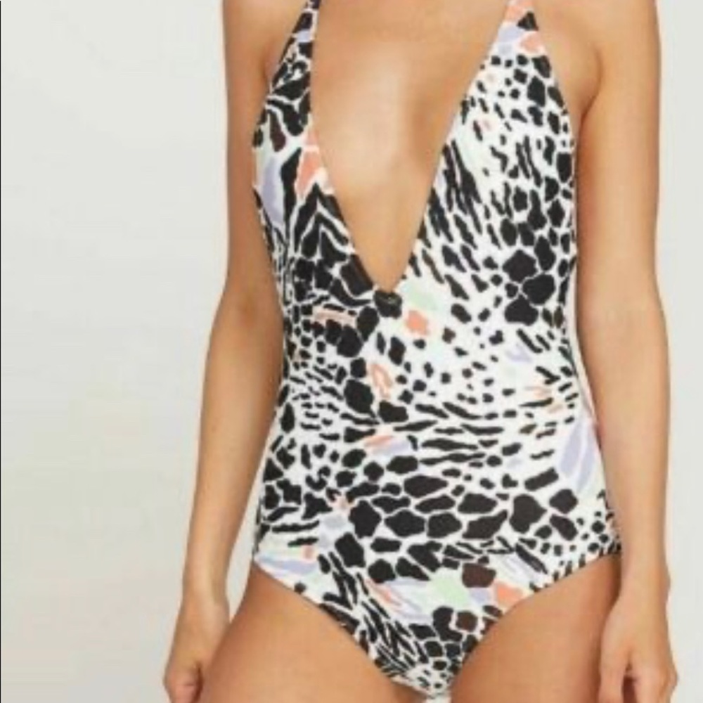 NWOT VOLCOM DARLING ONE PIECE ZOO READY SWIMSUIT!